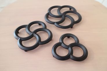 Preview: Gusseisen Untersetzer 4 Ringe