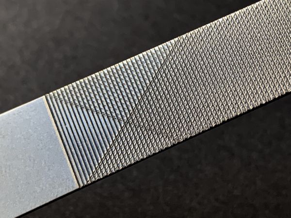 Spitze Profi Nagelfeile, silber matt